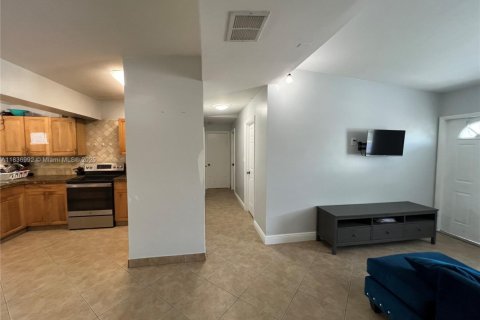 Casa en venta en Pompano Beach, Florida, 7 dormitorios, 155.61 m2 № 1834206 - foto 9