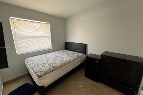 Casa en venta en Pompano Beach, Florida, 7 dormitorios, 155.61 m2 № 1834206 - foto 17