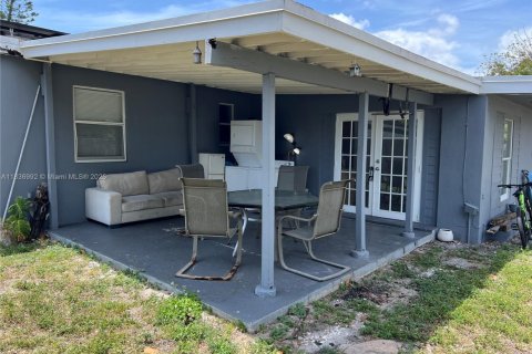 Casa en venta en Pompano Beach, Florida, 7 dormitorios, 155.61 m2 № 1834206 - foto 24