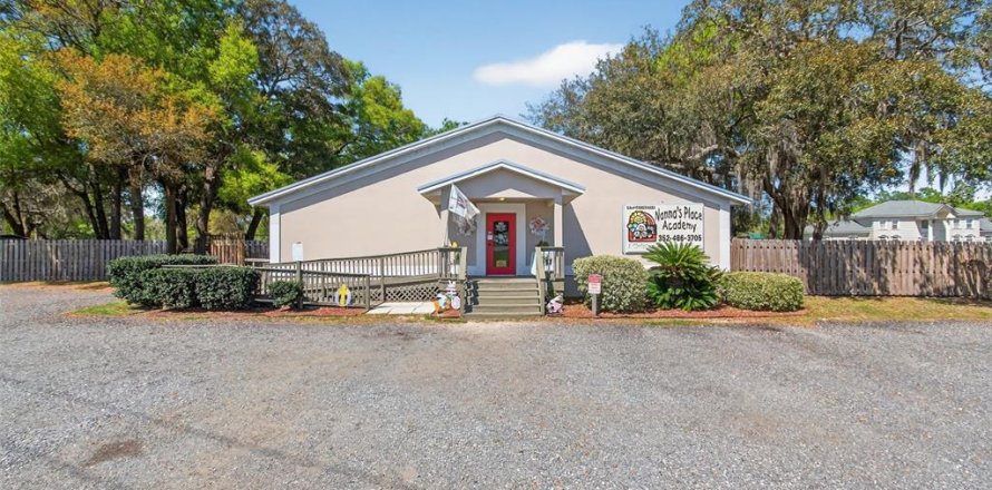 Commercial property in Bronson, Florida 520.25 sq.m. № 2166108