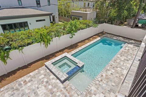 Casa en venta en Tampa, Florida, 6 dormitorios, 400.69 m2 № 1618378 - foto 21