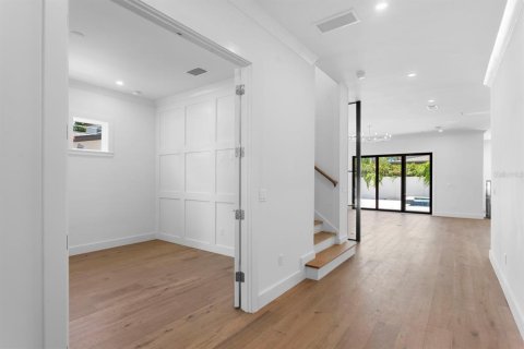 Casa en venta en Tampa, Florida, 6 dormitorios, 400.69 m2 № 1618378 - foto 14