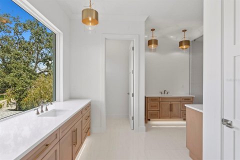 Casa en venta en Tampa, Florida, 6 dormitorios, 400.69 m2 № 1618378 - foto 16