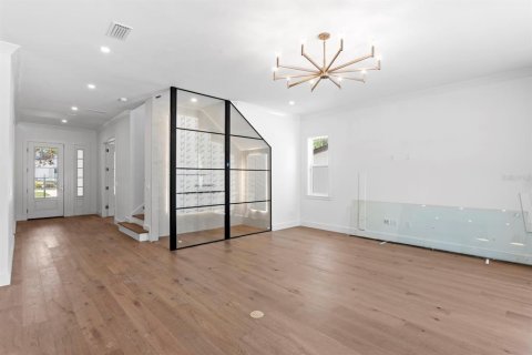 Casa en venta en Tampa, Florida, 6 dormitorios, 400.69 m2 № 1618378 - foto 11