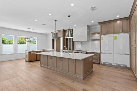Casa en venta en Tampa, Florida, 6 dormitorios, 400.69 m2 № 1618378 - foto 6