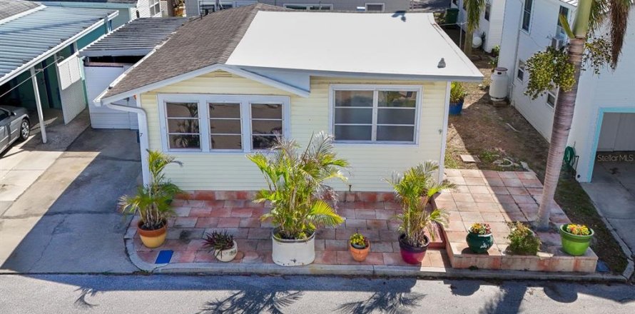 House in Bradenton, Florida 1 bedroom, 68.38 sq.m. № 1565650