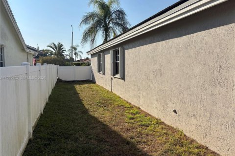 Villa ou maison à vendre à Pembroke Pines, Floride: 4 chambres, 234.76 m2 № 2080028 - photo 30