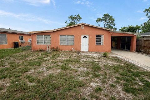 House in Frostproof, Florida 2 bedrooms, 75.62 sq.m. № 2101368