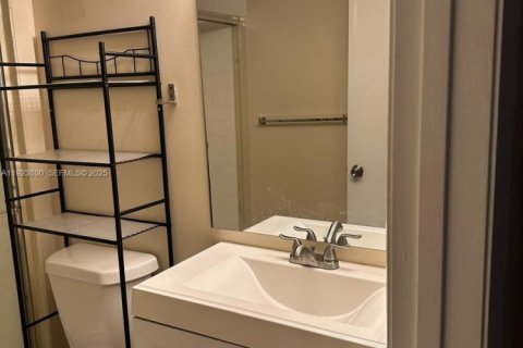 Copropriété à louer à Coral Springs, Floride: 2 chambres, 91.42 m2 № 1982135 - photo 8