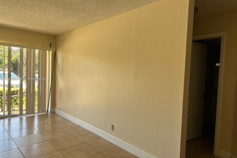 Copropriété à louer à Coral Springs, Floride: 2 chambres, 91.42 m2 № 1982135 - photo 10