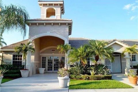 Copropriété à louer à Coral Springs, Floride: 2 chambres, 91.42 m2 № 1982135 - photo 4