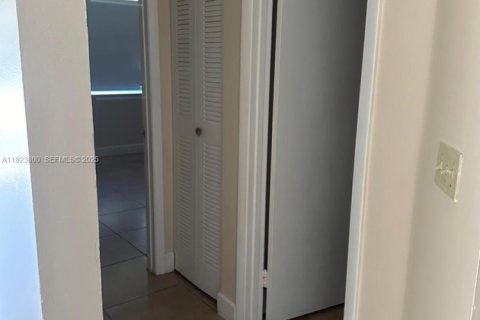 Copropriété à louer à Coral Springs, Floride: 2 chambres, 91.42 m2 № 1982135 - photo 12