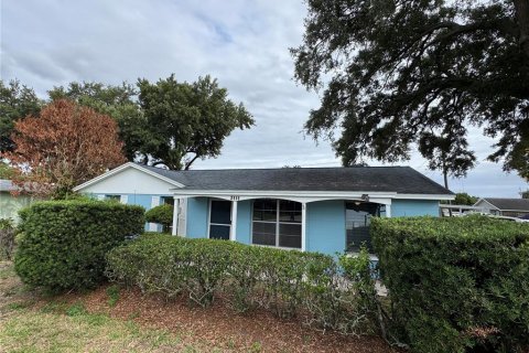 House in Lakeland, Florida 6 bedrooms, 93.65 sq.m. № 2284249