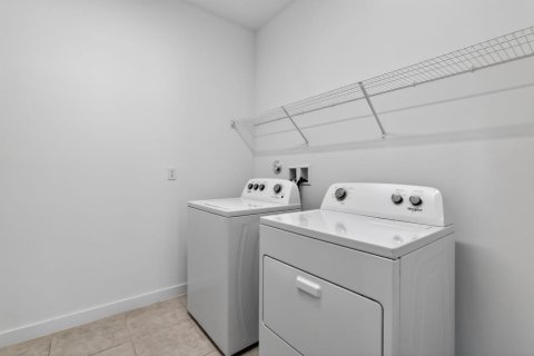 Townhouse in Lake Worth, Florida 3 bedrooms, 227.61 sq.m. № 2088092 - photo 25