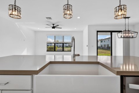 Townhouse in Lake Worth, Florida 3 bedrooms, 227.61 sq.m. № 2088092 - photo 18