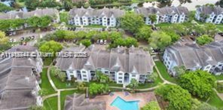 Condominio en Coral Springs, Florida, 2 dormitorios  № 1968743