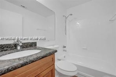 Condominio en alquiler en Coral Springs, Florida, 2 dormitorios, 103.49 m2 № 1968743 - foto 8
