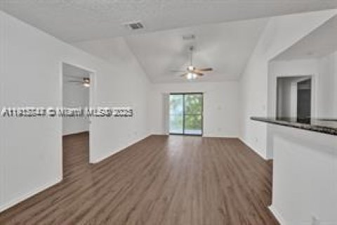 Condominio en alquiler en Coral Springs, Florida, 2 dormitorios, 103.49 m2 № 1968743 - foto 16