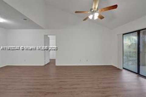 Condominio en alquiler en Coral Springs, Florida, 2 dormitorios, 103.49 m2 № 1968743 - foto 14