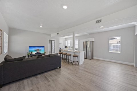 House in Lakeland, Florida 3 bedrooms, 155.33 sq.m. № 1801958 - photo 3