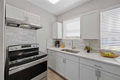 House in Lakeland, Florida 3 bedrooms, 155.33 sq.m. № 1801958 - photo 6