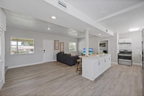 House in Lakeland, Florida 3 bedrooms, 155.33 sq.m. № 1801958 - photo 5