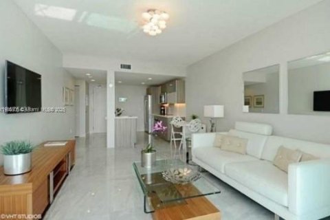 Condo in Miami Beach, Florida, 1 bedroom  № 1973766 - photo 13