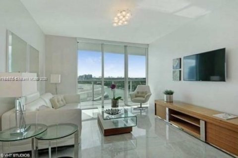 Condo in Miami Beach, Florida, 1 bedroom  № 1973766 - photo 2