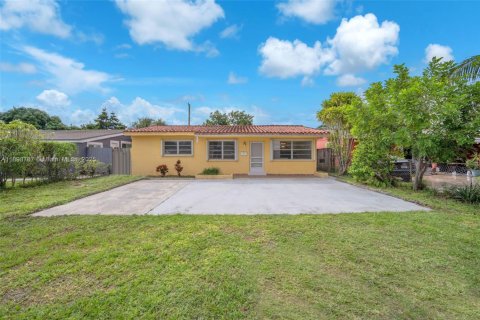 Villa ou maison à Miramar, Floride 2 chambres, 94.76 m2 № 2019254