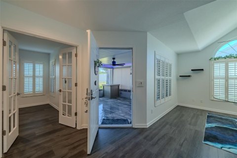 Condo in Sun City Center, Florida, 2 bedrooms № 2207534 - photo 7