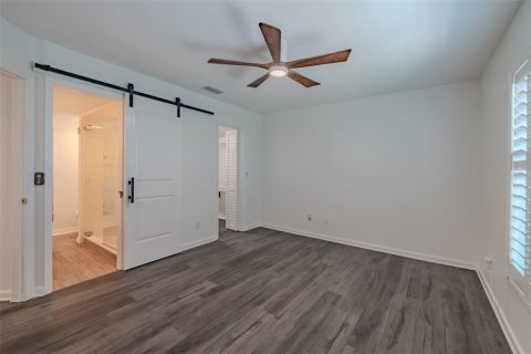 Condo in Sun City Center, Florida, 2 bedrooms № 2207534 - photo 27