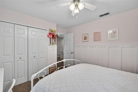 House in Eustis, Florida 5 bedrooms, 258.45 sq.m. № 2107616 - photo 25