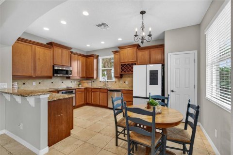 House in Eustis, Florida 5 bedrooms, 258.45 sq.m. № 2107616 - photo 8