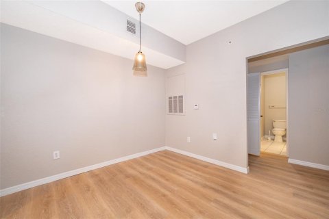 Condo in Orlando, Florida, 1 bedroom  № 1879681 - photo 12