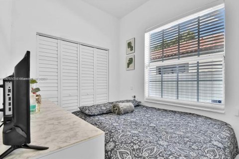 House in Miami, Florida 3 bedrooms, 97.92 sq.m. № 1862554 - photo 17