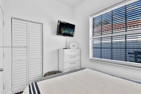 House in Miami, Florida 3 bedrooms, 97.92 sq.m. № 1862554 - photo 14