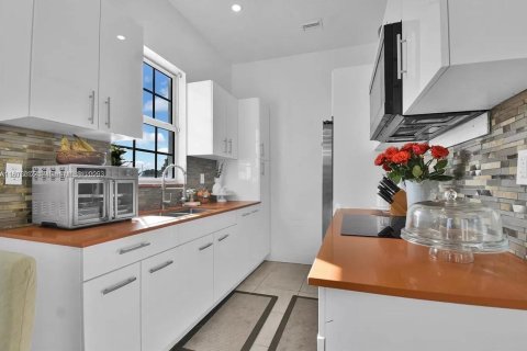 House in Miami, Florida 3 bedrooms, 97.92 sq.m. № 1862554 - photo 7