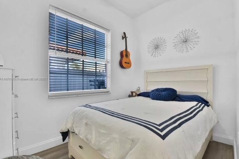 House in Miami, Florida 3 bedrooms, 97.92 sq.m. № 1862554 - photo 13