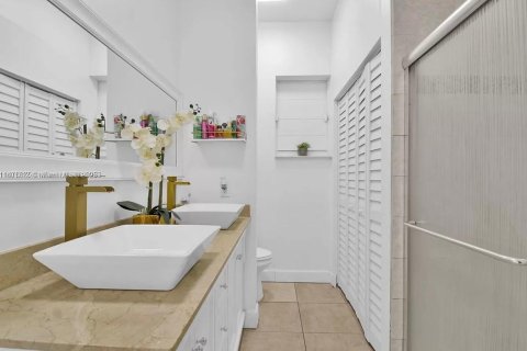 House in Miami, Florida 3 bedrooms, 97.92 sq.m. № 1862554 - photo 19
