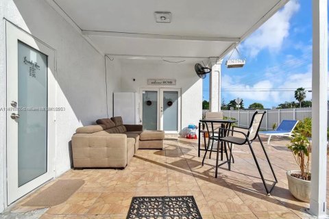 House in Miami, Florida 3 bedrooms, 97.92 sq.m. № 1862554 - photo 25
