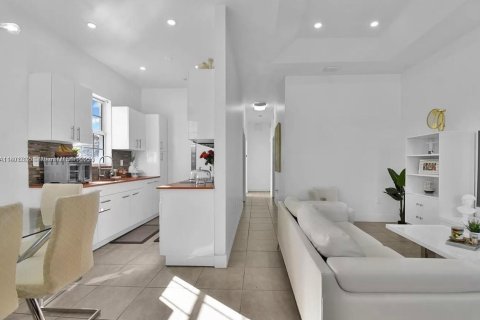 House in Miami, Florida 3 bedrooms, 97.92 sq.m. № 1862554 - photo 6