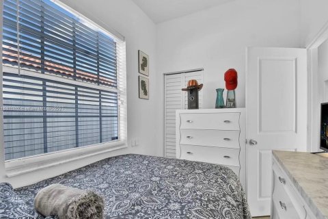 House in Miami, Florida 3 bedrooms, 97.92 sq.m. № 1862554 - photo 18