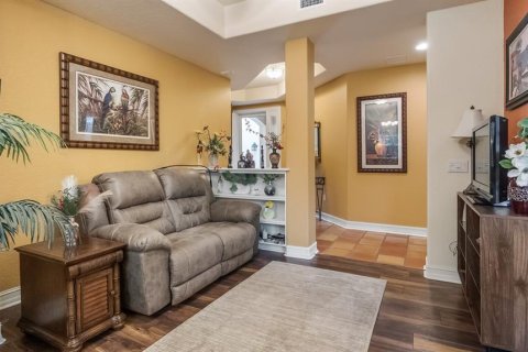 Condo in Howey-in-the-Hills, Florida, 2 bedrooms № 2259275 - photo 10