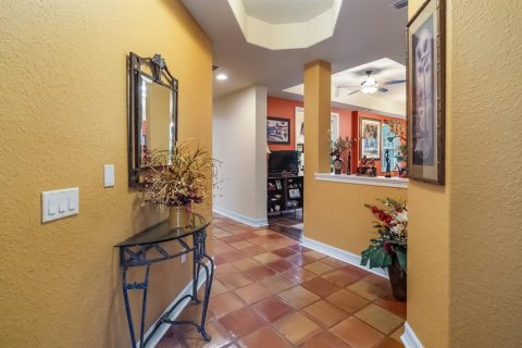 Condo in Howey-in-the-Hills, Florida, 2 bedrooms № 2259275 - photo 8
