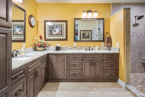 Condo in Howey-in-the-Hills, Florida, 2 bedrooms № 2259275 - photo 28
