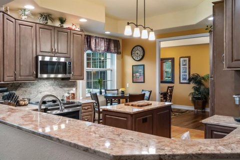 Condo in Howey-in-the-Hills, Florida, 2 bedrooms № 2259275 - photo 17