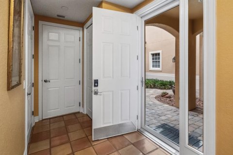 Condo in Howey-in-the-Hills, Florida, 2 bedrooms № 2259275 - photo 7
