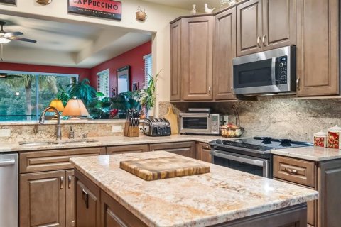 Condo in Howey-in-the-Hills, Florida, 2 bedrooms № 2259275 - photo 19