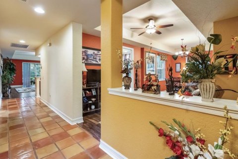 Condo in Howey-in-the-Hills, Florida, 2 bedrooms № 2259275 - photo 9