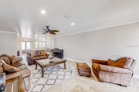 House in Palm Coast, Florida 5 bedrooms, 309.18 sq.m. № 1906822 - photo 17